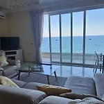 The Obsidian - Sea View 7 *